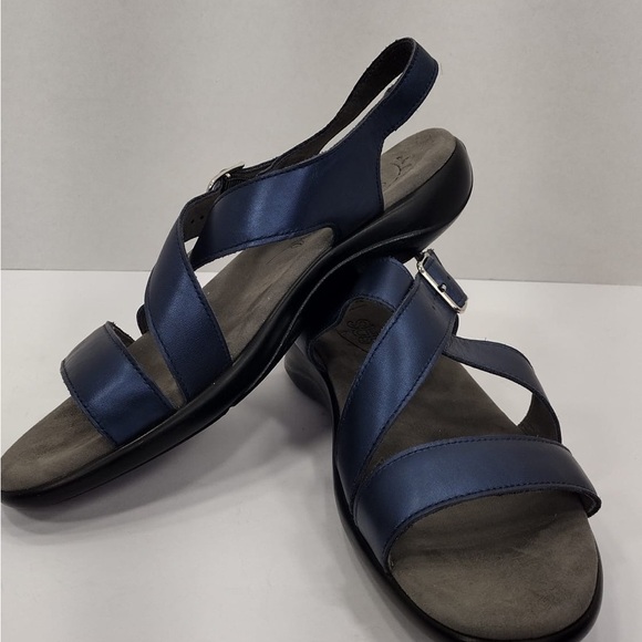 SAS Blue Strappy Sandals with Buckle size 10N pre owned Exellent condition - Picture 2 of 7